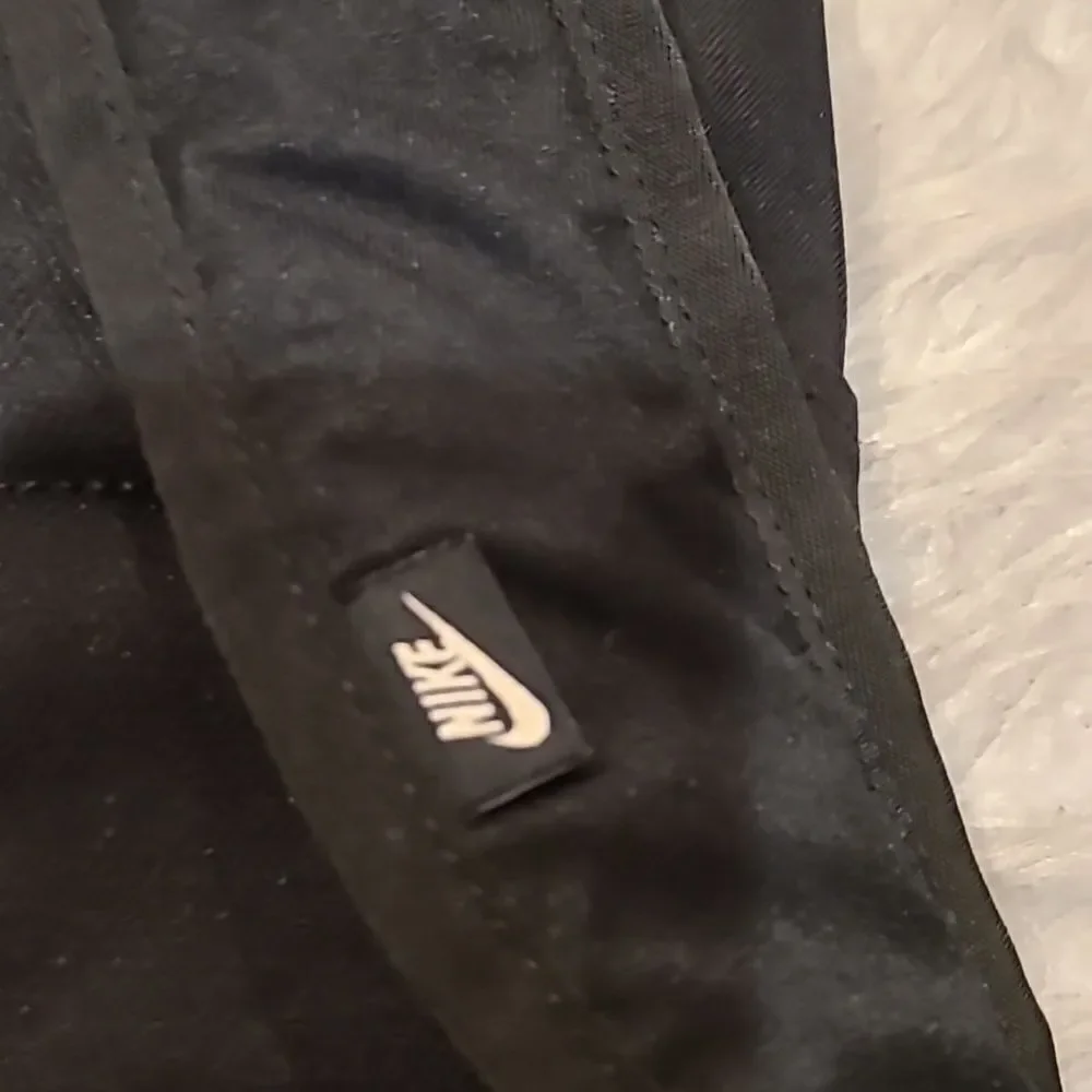 Nike heritage 2.0 black and red‎ logo back pack